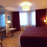 Hotel Logis Restaurant Au Cerf D'or 3*