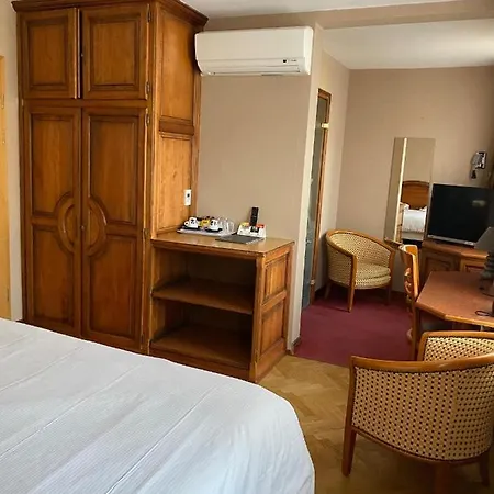 Отель Logis Restaurant Au Cerf D'or 3*
