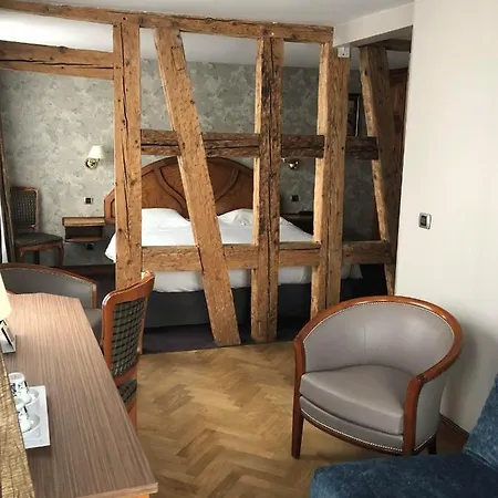 Logis Restaurant Au Cerf D'or 3*