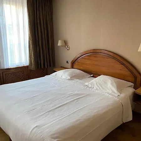 Logis Restaurant Au Cerf D'or 3*