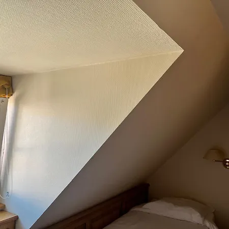 Hotel Logis Restaurant Au Cerf D'or 3*