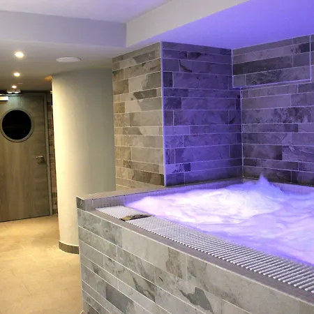 Hotel Logis Restaurant Au Cerf D'or 3*