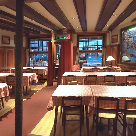 Hotel Logis Restaurant Au Cerf D'or 3*