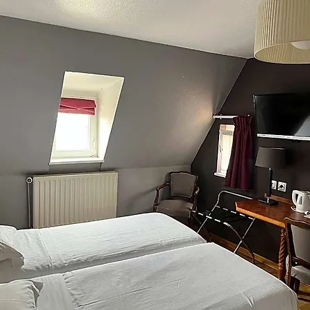 Hotel Logis Restaurant Au Cerf D'or 3*