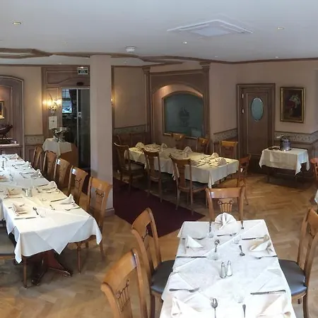 Hotel Logis Restaurant Au Cerf D'or