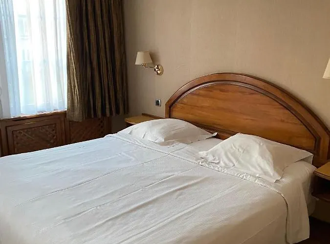 Logis Restaurant Au Cerf D'or 3*