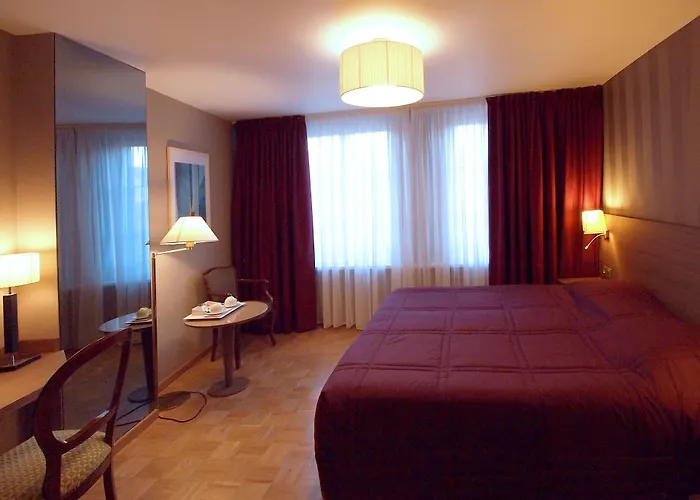 Hotel Logis Restaurant Au Cerf D'or 3*