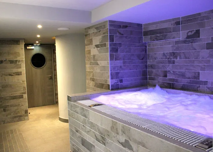 Hotel Logis Restaurant Au Cerf D'or 3*