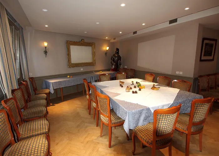 Hotel Logis Restaurant Au Cerf D'or Strasburg