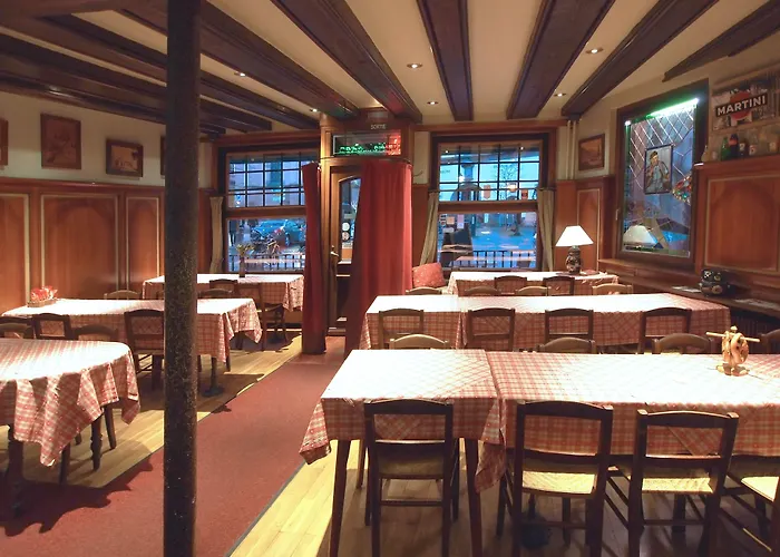 Hotel Logis Restaurant Au Cerf D'or 3*