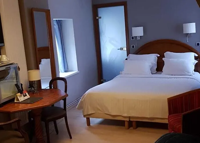 Hotel Logis Restaurant Au Cerf D'or Strasburg