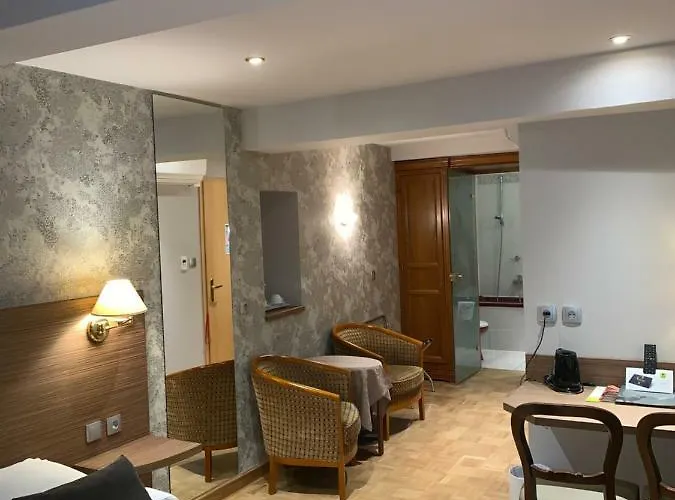 Hotel Logis Restaurant Au Cerf D'or 3*